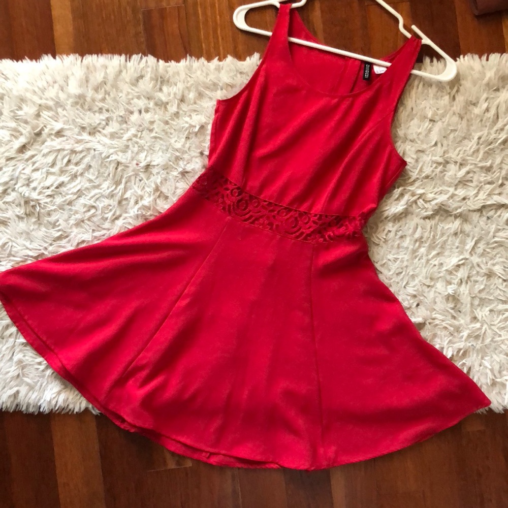 HM: Red midriff lace dress